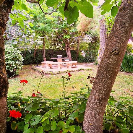 La Maison Du Soleil Saint-Gauderic Bagian luar foto